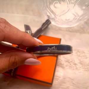 💯 Authentic Hermes Narrow Enamel bracelet!  EUC. Rich Navy Blue color.